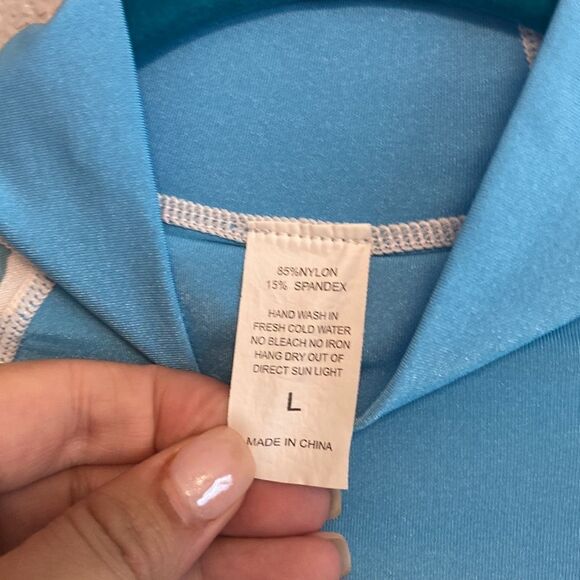 Kids Sunshirt- blue Hawaiian print- size large - Picture 3 of 4